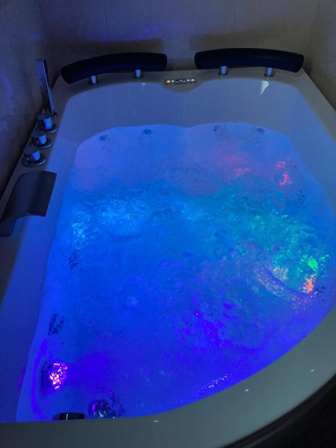 B&B La Reggia Di Rihanna Spa Caserta Buitenkant foto