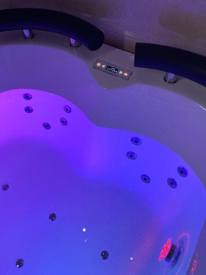 B&B La Reggia Di Rihanna Spa Caserta Buitenkant foto