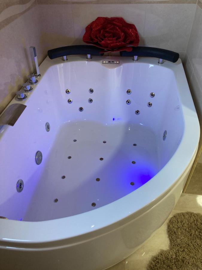 B&B La Reggia Di Rihanna Spa Caserta Buitenkant foto