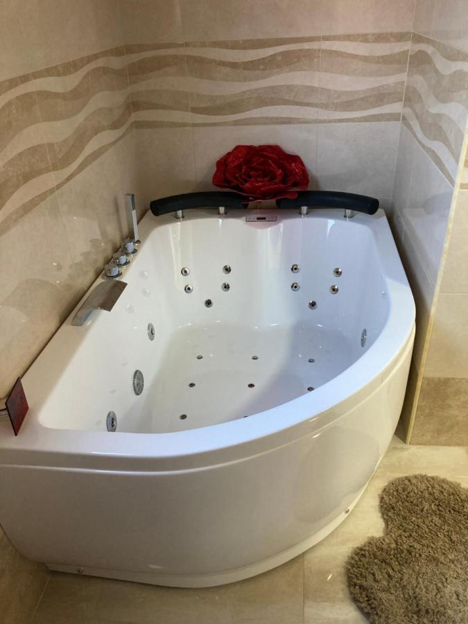 B&B La Reggia Di Rihanna Spa Caserta Buitenkant foto