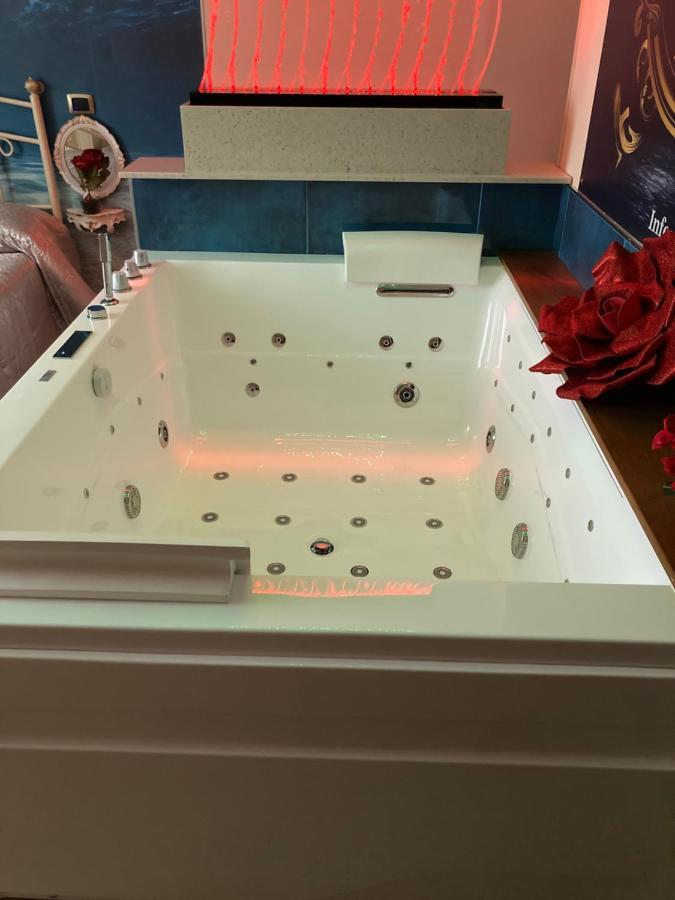 B&B La Reggia Di Rihanna Spa Caserta Buitenkant foto