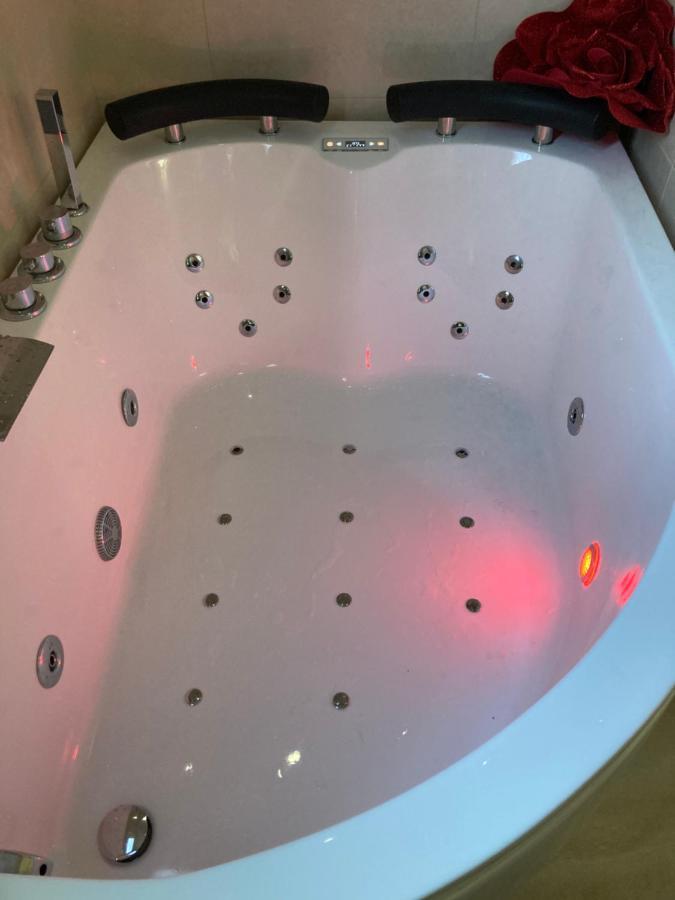B&B La Reggia Di Rihanna Spa Caserta Buitenkant foto